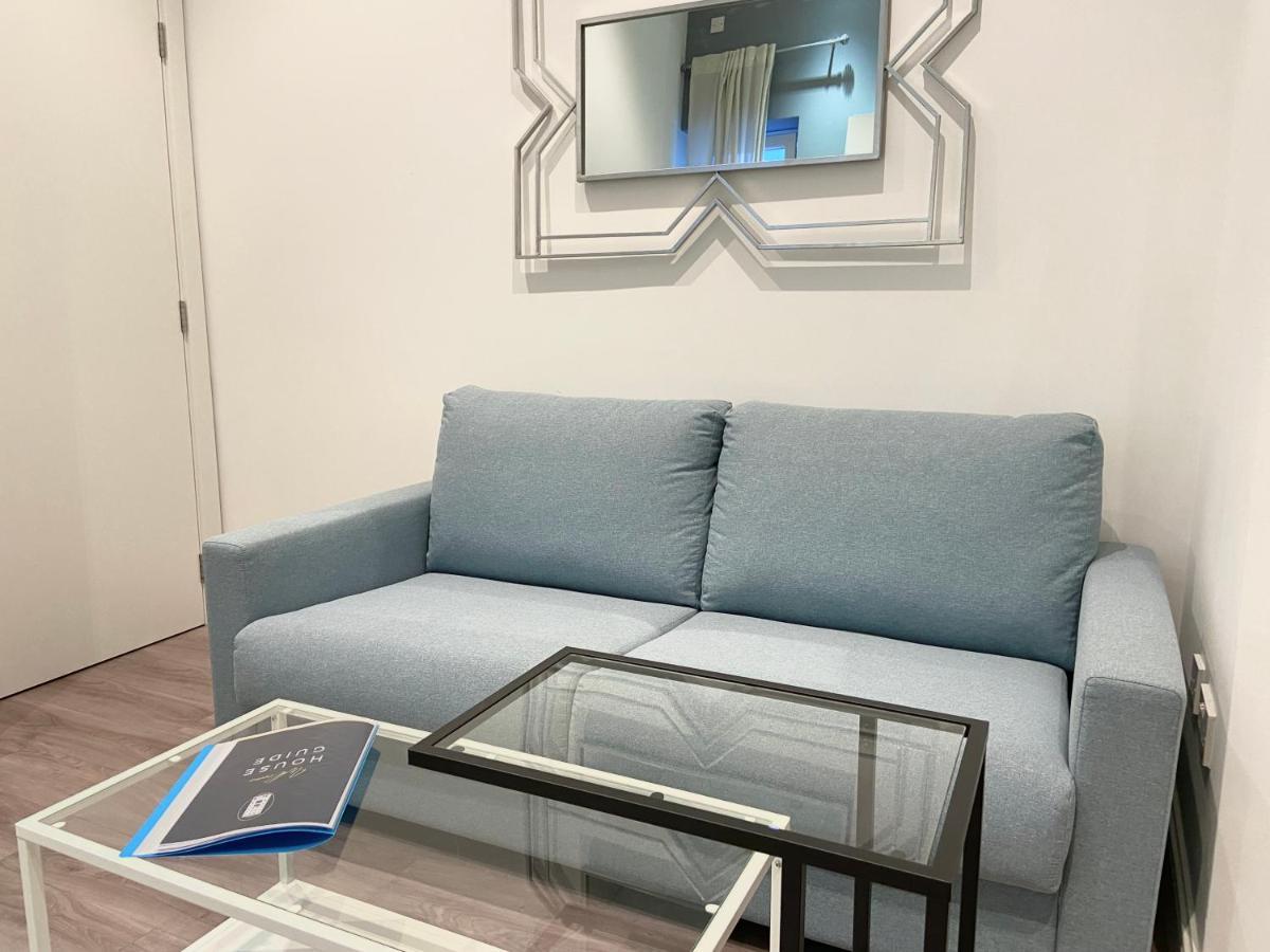Modern City Centre Two Bedroom Windsor Apartment - Grand Central House 지브롤터 외부 사진