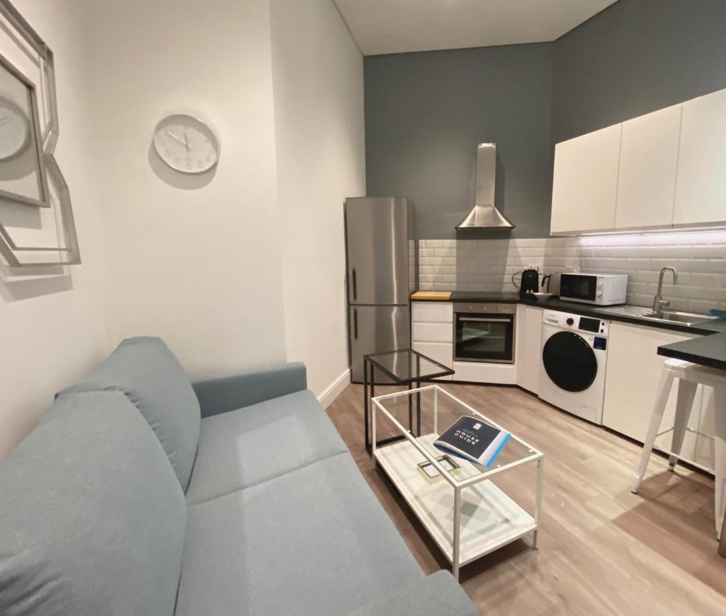Modern City Centre Two Bedroom Windsor Apartment - Grand Central House 지브롤터 외부 사진