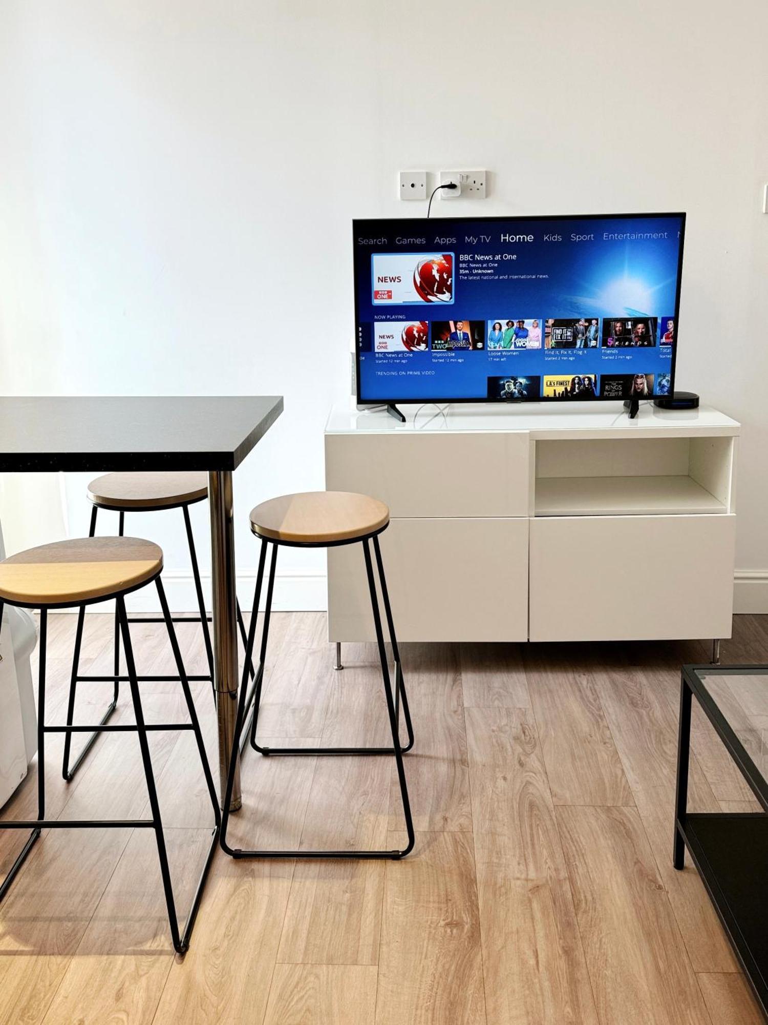 Modern City Centre Two Bedroom Windsor Apartment - Grand Central House 지브롤터 외부 사진