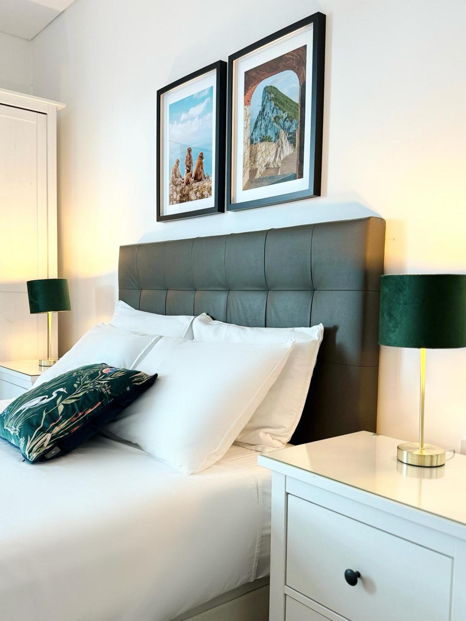 Modern City Centre Two Bedroom Windsor Apartment - Grand Central House 지브롤터 외부 사진