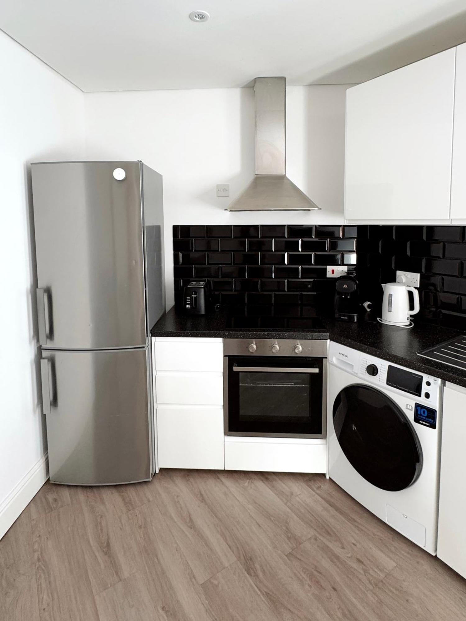 Modern City Centre Two Bedroom Windsor Apartment - Grand Central House 지브롤터 외부 사진